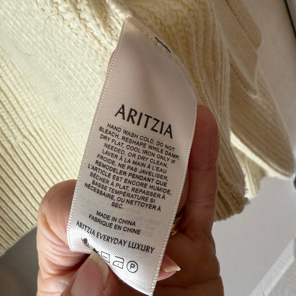 Aritzia 100%Wool Sweater size M - Picture 4 of 8